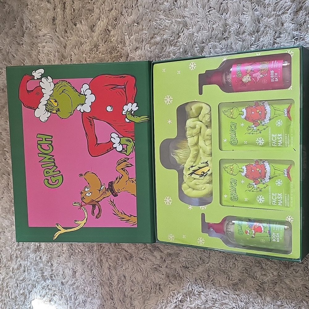 NIB The Grinch Spa Set - Picture 3 of 4